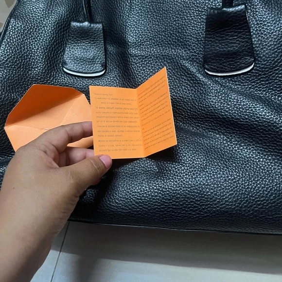 Authentic Tods tote 👜 with expandable storage soft pebbled leather durable - Picture 13 of 13